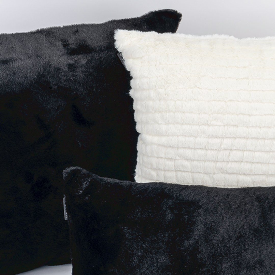 Kit Capa de Almofada Plush Black + Pelúcia Off White + Plush Black Mini