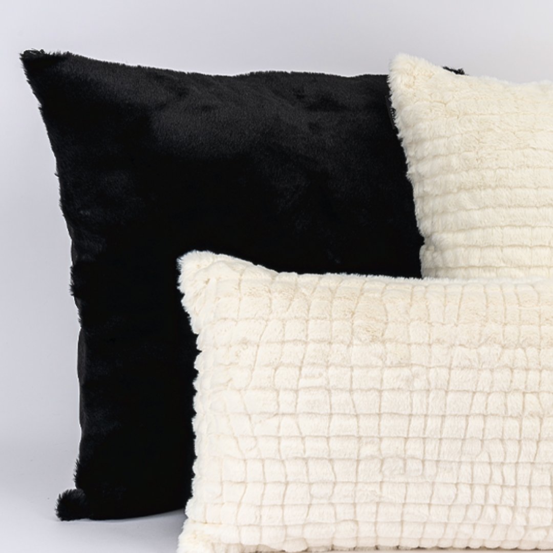 Kit Capa de Almofada Plush Black + Pelúcia Off White + Pelúcia Off White Mini